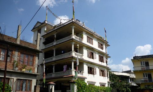 Dolpo Hostel 2014 in Kathmandu, Nepal. Alpin Technik Leipzig übernimmt die komplette Jahresmiete. Das 2008 gegründete Internat, ermöglicht es Kindern und Jugendlichen aus ärmeren Bergregionen Nepals eine weiterführende Schule bzw. ein Studium in der Hauptstadt zu besuchen.